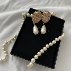 Chanel pearl drop earrings